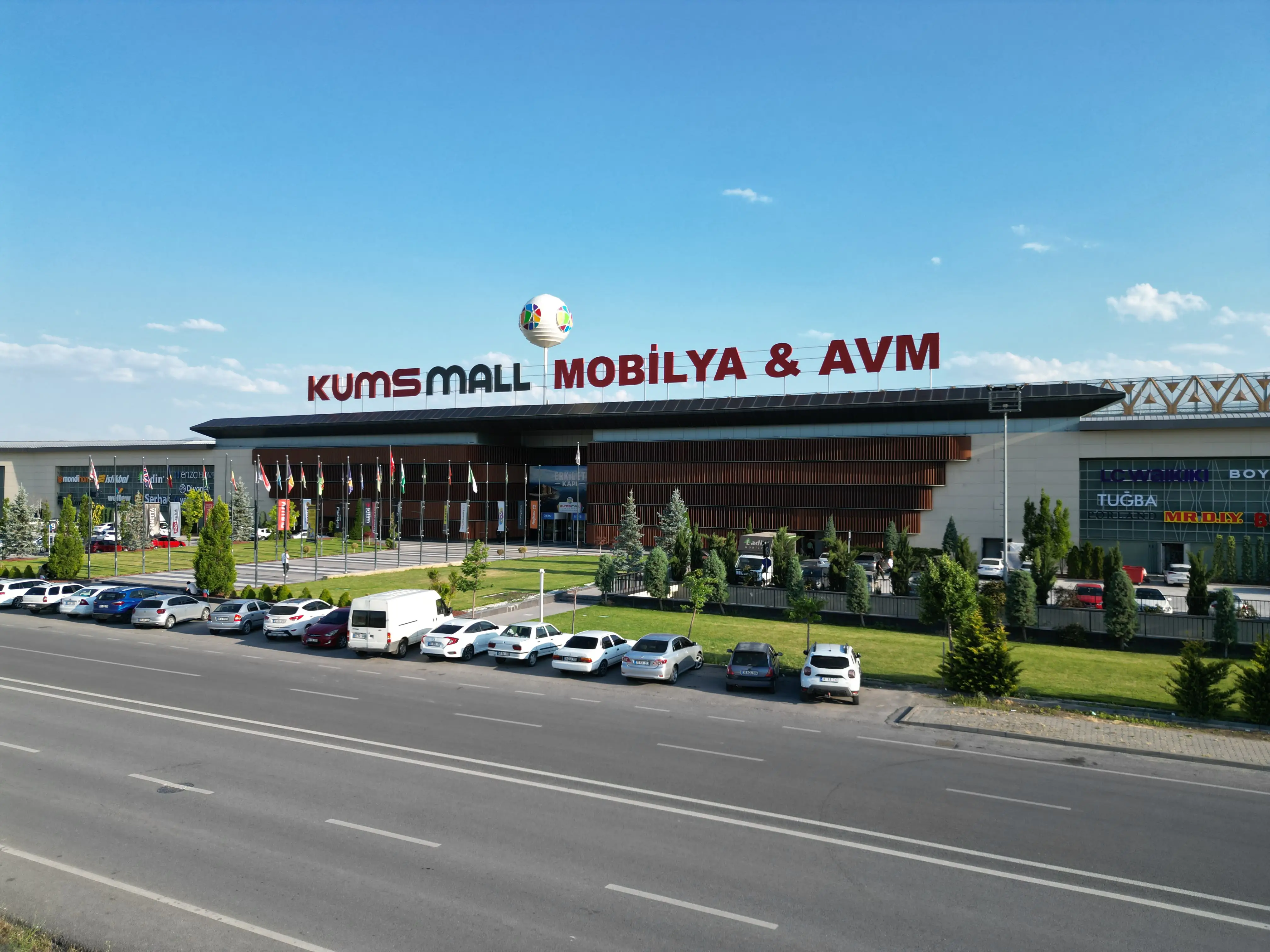 Avrupa'nın en büyük mobilya merkezinde